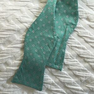 Tommy Hilfiger 100% Silk Self-Tie Bow Tie